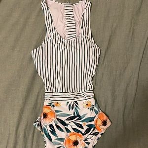 One piece CUPSHE swimsuit